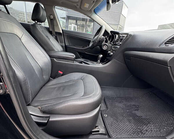 Черный Киа K5, объемом двигателя 2 л и пробегом 220 тыс. км за 7999 $, фото 11 на Automoto.ua