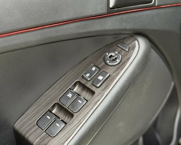 Чорний Кіа K5, об'ємом двигуна 2 л та пробігом 270 тис. км за 8700 $, фото 13 на Automoto.ua