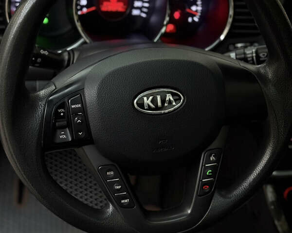 Чорний Кіа K5, об'ємом двигуна 2 л та пробігом 270 тис. км за 8500 $, фото 10 на Automoto.ua