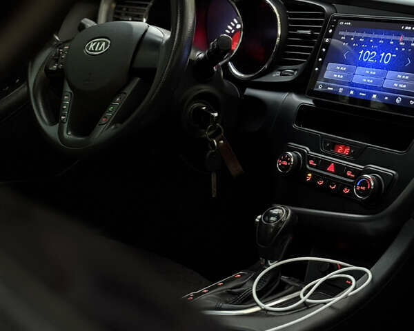 Чорний Кіа K5, об'ємом двигуна 2 л та пробігом 270 тис. км за 8500 $, фото 14 на Automoto.ua