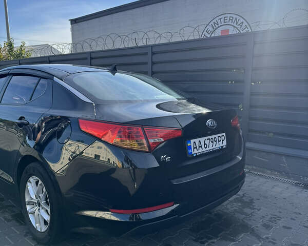 Чорний Кіа K5, об'ємом двигуна 2 л та пробігом 269 тис. км за 8600 $, фото 3 на Automoto.ua
