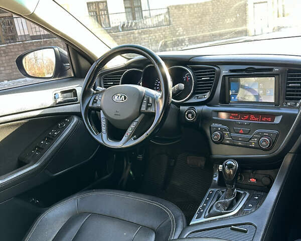 Черный Киа K5, объемом двигателя 2 л и пробегом 256 тыс. км за 9000 $, фото 19 на Automoto.ua