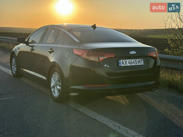Черный Киа K5, объемом двигателя 2 л и пробегом 256 тыс. км за 9000 $, фото 2 на Automoto.ua
