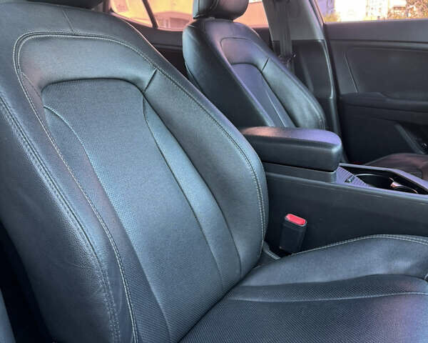 Чорний Кіа K5, об'ємом двигуна 2 л та пробігом 269 тис. км за 8600 $, фото 33 на Automoto.ua