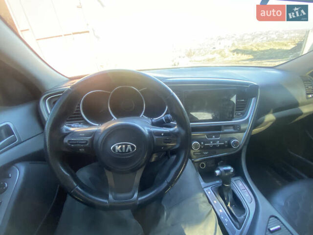 Чорний Кіа K5, об'ємом двигуна 2 л та пробігом 200 тис. км за 8000 $, фото 7 на Automoto.ua