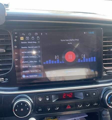 Черный Киа K5, объемом двигателя 2 л и пробегом 450 тыс. км за 6800 $, фото 4 на Automoto.ua