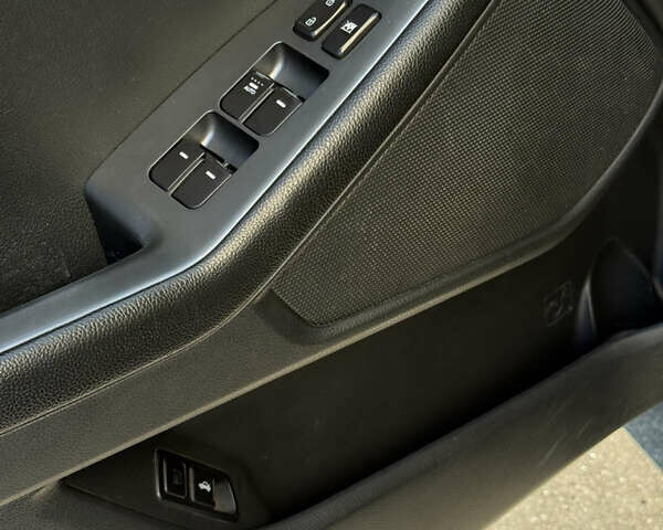 Черный Киа K5, объемом двигателя 2 л и пробегом 222 тыс. км за 9200 $, фото 15 на Automoto.ua