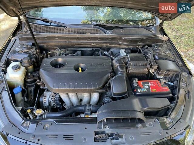 Чорний Кіа K5, об'ємом двигуна 2 л та пробігом 209 тис. км за 8200 $, фото 10 на Automoto.ua