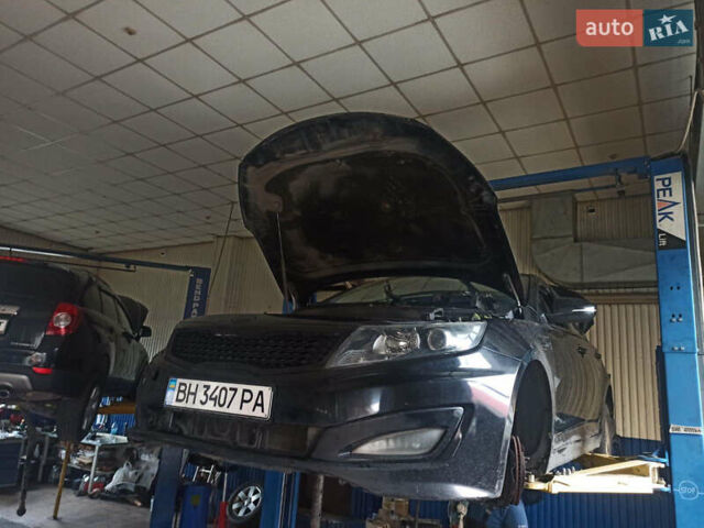 Чорний Кіа K5, об'ємом двигуна 2 л та пробігом 200 тис. км за 8000 $, фото 17 на Automoto.ua