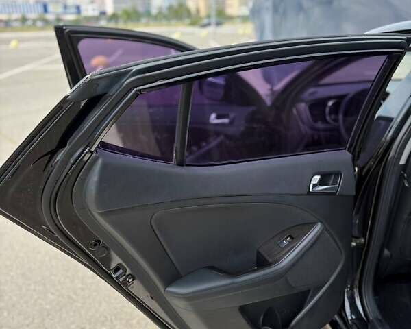 Черный Киа K5, объемом двигателя 2 л и пробегом 220 тыс. км за 10500 $, фото 26 на Automoto.ua