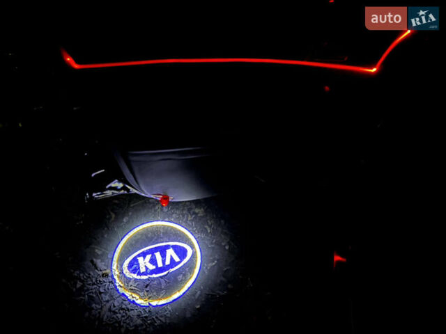 Чорний Кіа K5, об'ємом двигуна 2 л та пробігом 247 тис. км за 10800 $, фото 20 на Automoto.ua