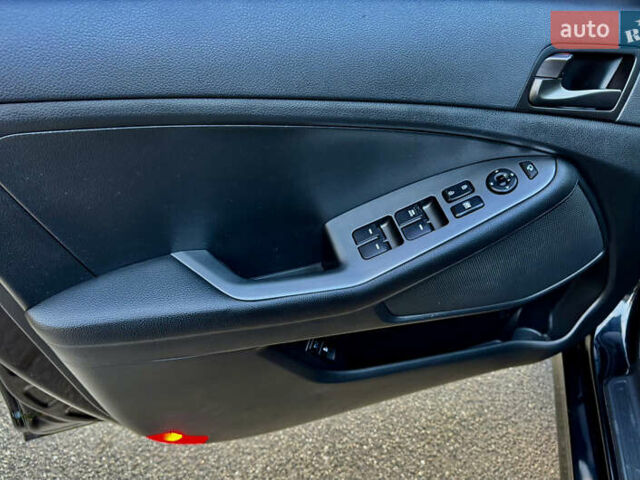 Черный Киа K5, объемом двигателя 2 л и пробегом 160 тыс. км за 8100 $, фото 14 на Automoto.ua