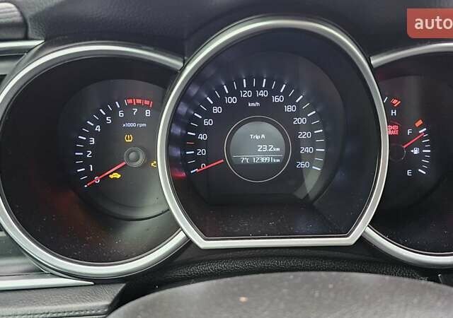 Чорний Кіа K5, об'ємом двигуна 2 л та пробігом 125 тис. км за 12000 $, фото 25 на Automoto.ua