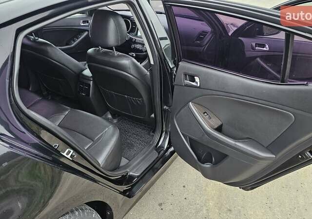 Чорний Кіа K5, об'ємом двигуна 2 л та пробігом 125 тис. км за 12000 $, фото 13 на Automoto.ua