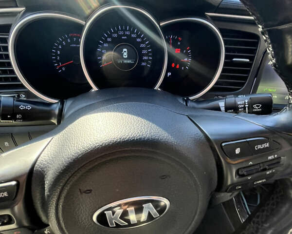 Черный Киа K5, объемом двигателя 2 л и пробегом 196 тыс. км за 9900 $, фото 5 на Automoto.ua