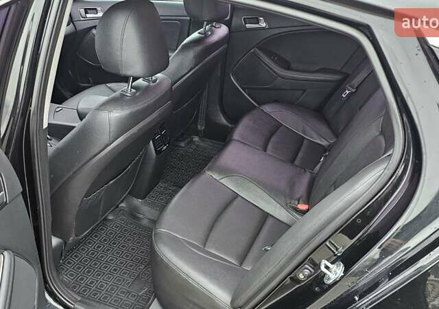 Чорний Кіа K5, об'ємом двигуна 2 л та пробігом 125 тис. км за 12000 $, фото 15 на Automoto.ua