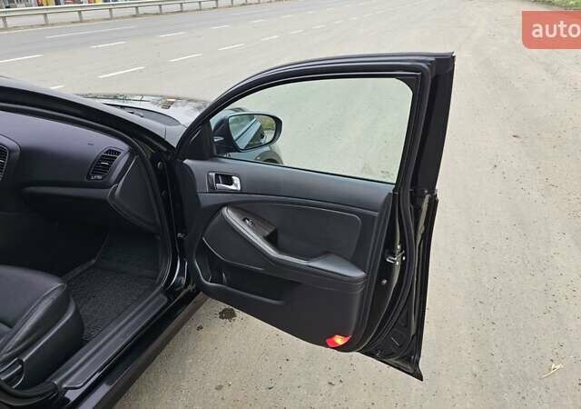 Чорний Кіа K5, об'ємом двигуна 2 л та пробігом 125 тис. км за 12000 $, фото 12 на Automoto.ua