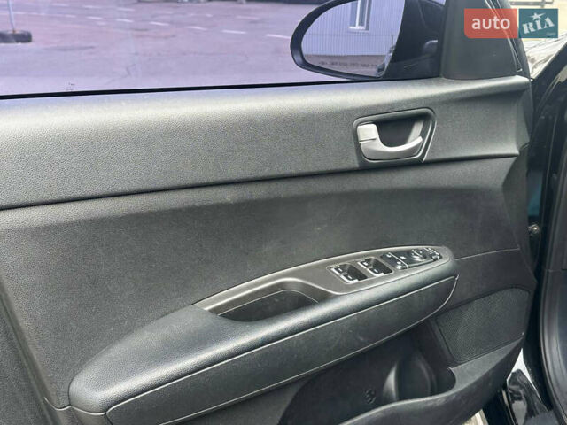 Черный Киа K5, объемом двигателя 2 л и пробегом 90 тыс. км за 10500 $, фото 13 на Automoto.ua