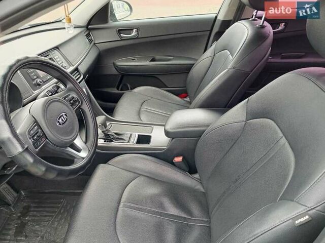 Черный Киа K5, объемом двигателя 2 л и пробегом 209 тыс. км за 11300 $, фото 6 на Automoto.ua