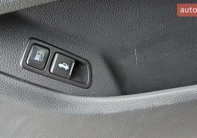 Чорний Кіа K5, об'ємом двигуна 2 л та пробігом 125 тис. км за 12000 $, фото 18 на Automoto.ua