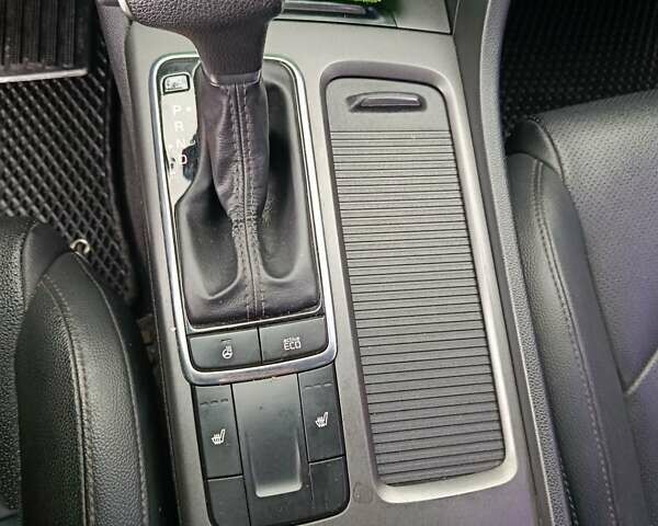 Чорний Кіа K5, об'ємом двигуна 2 л та пробігом 276 тис. км за 13200 $, фото 3 на Automoto.ua