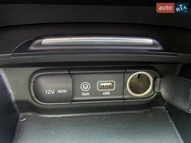 Черный Киа K5, объемом двигателя 2 л и пробегом 226 тыс. км за 9990 $, фото 21 на Automoto.ua