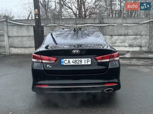 Черный Киа K5, объемом двигателя 2 л и пробегом 330 тыс. км за 10800 $, фото 4 на Automoto.ua