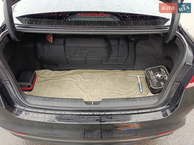 Чорний Кіа K5, об'ємом двигуна 2 л та пробігом 276 тис. км за 13200 $, фото 1 на Automoto.ua