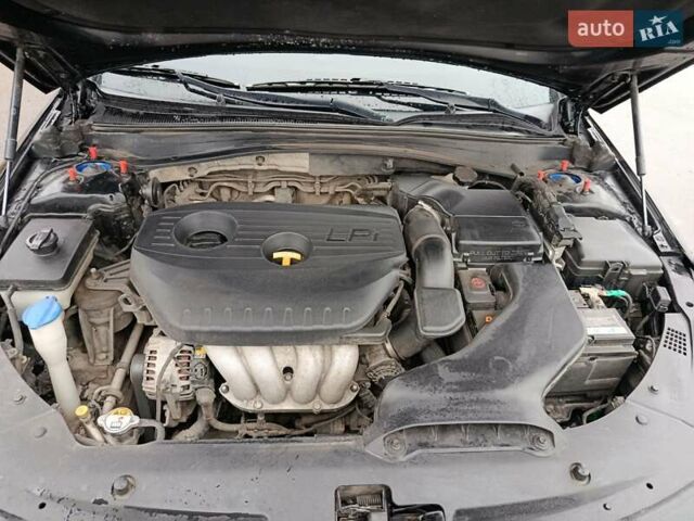 Чорний Кіа K5, об'ємом двигуна 2 л та пробігом 276 тис. км за 13200 $, фото 6 на Automoto.ua