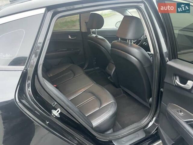 Черный Киа K5, объемом двигателя 1.7 л и пробегом 190 тыс. км за 12999 $, фото 32 на Automoto.ua