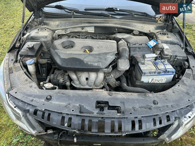 Чорний Кіа K5, об'ємом двигуна 2 л та пробігом 150 тис. км за 3900 $, фото 6 на Automoto.ua