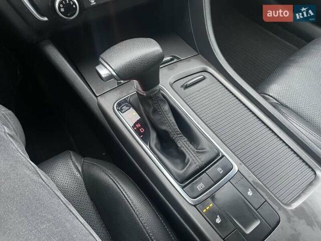 Черный Киа K5, объемом двигателя 1.7 л и пробегом 190 тыс. км за 12999 $, фото 26 на Automoto.ua