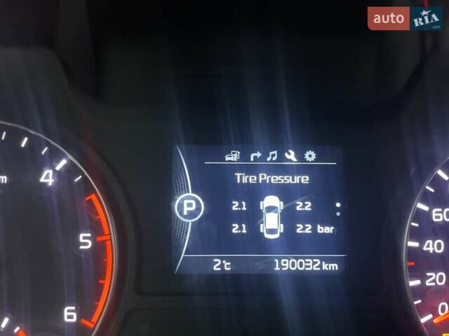 Черный Киа K5, объемом двигателя 1.7 л и пробегом 190 тыс. км за 12999 $, фото 21 на Automoto.ua