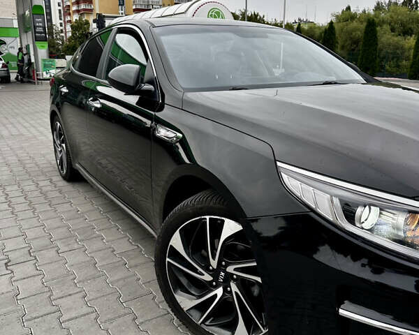 Черный Киа K5, объемом двигателя 2 л и пробегом 221 тыс. км за 11599 $, фото 1 на Automoto.ua