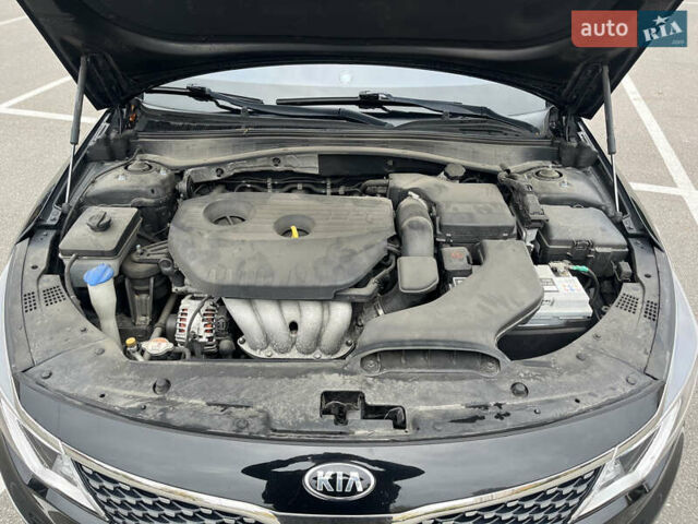 Черный Киа K5, объемом двигателя 2 л и пробегом 201 тыс. км за 13000 $, фото 4 на Automoto.ua