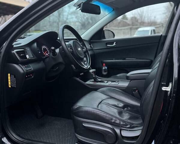 Черный Киа K5, объемом двигателя 2 л и пробегом 330 тыс. км за 10800 $, фото 7 на Automoto.ua