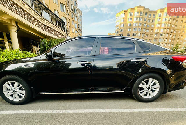 Черный Киа K5, объемом двигателя 2 л и пробегом 241 тыс. км за 13300 $, фото 1 на Automoto.ua