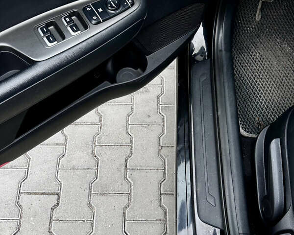 Черный Киа K5, объемом двигателя 2 л и пробегом 221 тыс. км за 11599 $, фото 43 на Automoto.ua