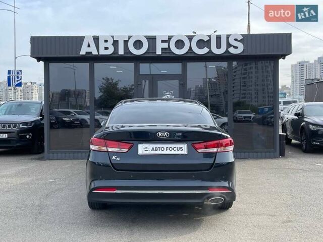 Чорний Кіа K5, об'ємом двигуна 2 л та пробігом 226 тис. км за 11990 $, фото 5 на Automoto.ua