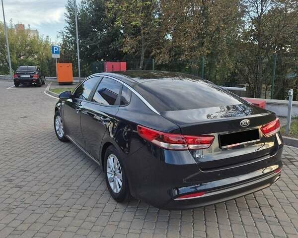 Черный Киа K5, объемом двигателя 2 л и пробегом 226 тыс. км за 12000 $, фото 1 на Automoto.ua