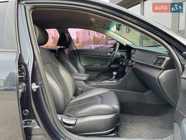 Черный Киа K5, объемом двигателя 2 л и пробегом 226 тыс. км за 9990 $, фото 10 на Automoto.ua