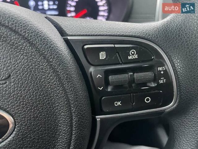 Черный Киа K5, объемом двигателя 1.7 л и пробегом 190 тыс. км за 12999 $, фото 37 на Automoto.ua