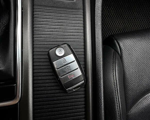 Черный Киа K5, объемом двигателя 2 л и пробегом 221 тыс. км за 11599 $, фото 22 на Automoto.ua