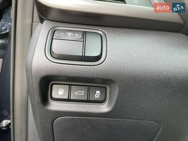 Черный Киа K5, объемом двигателя 2 л и пробегом 226 тыс. км за 9990 $, фото 15 на Automoto.ua