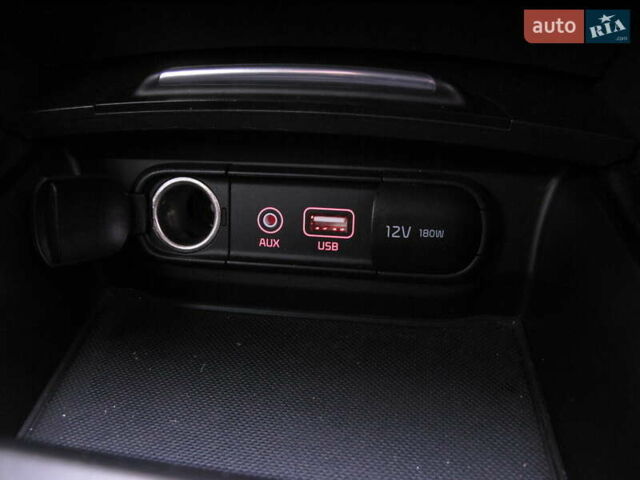 Чорний Кіа K5, об'ємом двигуна 0 л та пробігом 210 тис. км за 13900 $, фото 94 на Automoto.ua