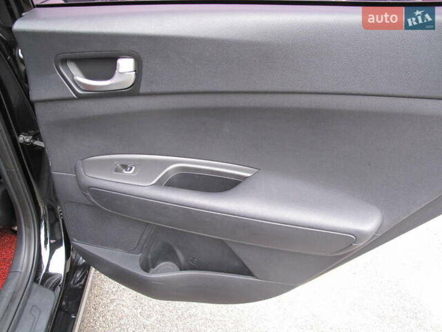 Чорний Кіа K5, об'ємом двигуна 0 л та пробігом 210 тис. км за 13900 $, фото 60 на Automoto.ua