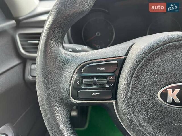 Черный Киа K5, объемом двигателя 2 л и пробегом 349 тыс. км за 9990 $, фото 19 на Automoto.ua