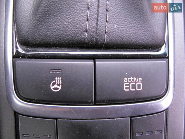 Чорний Кіа K5, об'ємом двигуна 0 л та пробігом 210 тис. км за 13900 $, фото 85 на Automoto.ua