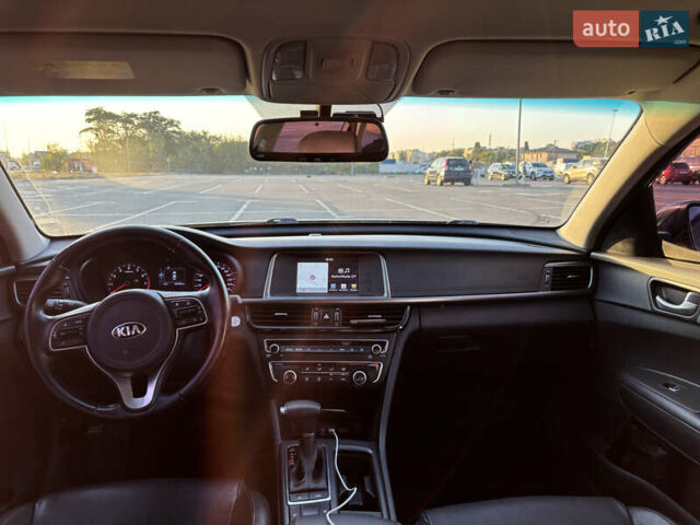 Черный Киа K5, объемом двигателя 2 л и пробегом 270 тыс. км за 12000 $, фото 13 на Automoto.ua