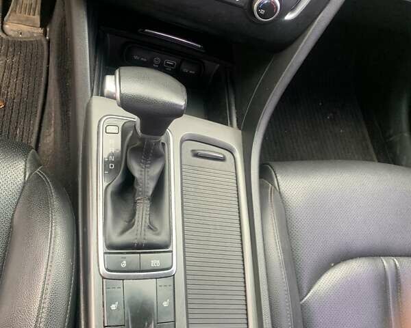 Чорний Кіа K5, об'ємом двигуна 2 л та пробігом 298 тис. км за 11000 $, фото 7 на Automoto.ua